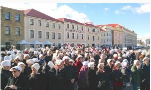 Wear A Bonnet – A living Art Installation